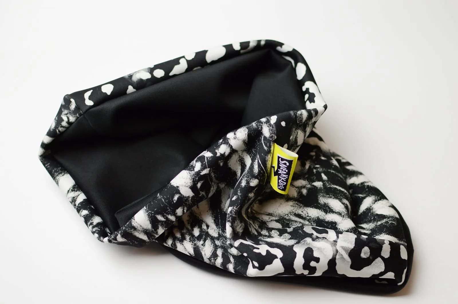 Back Warmers black and white — image 16